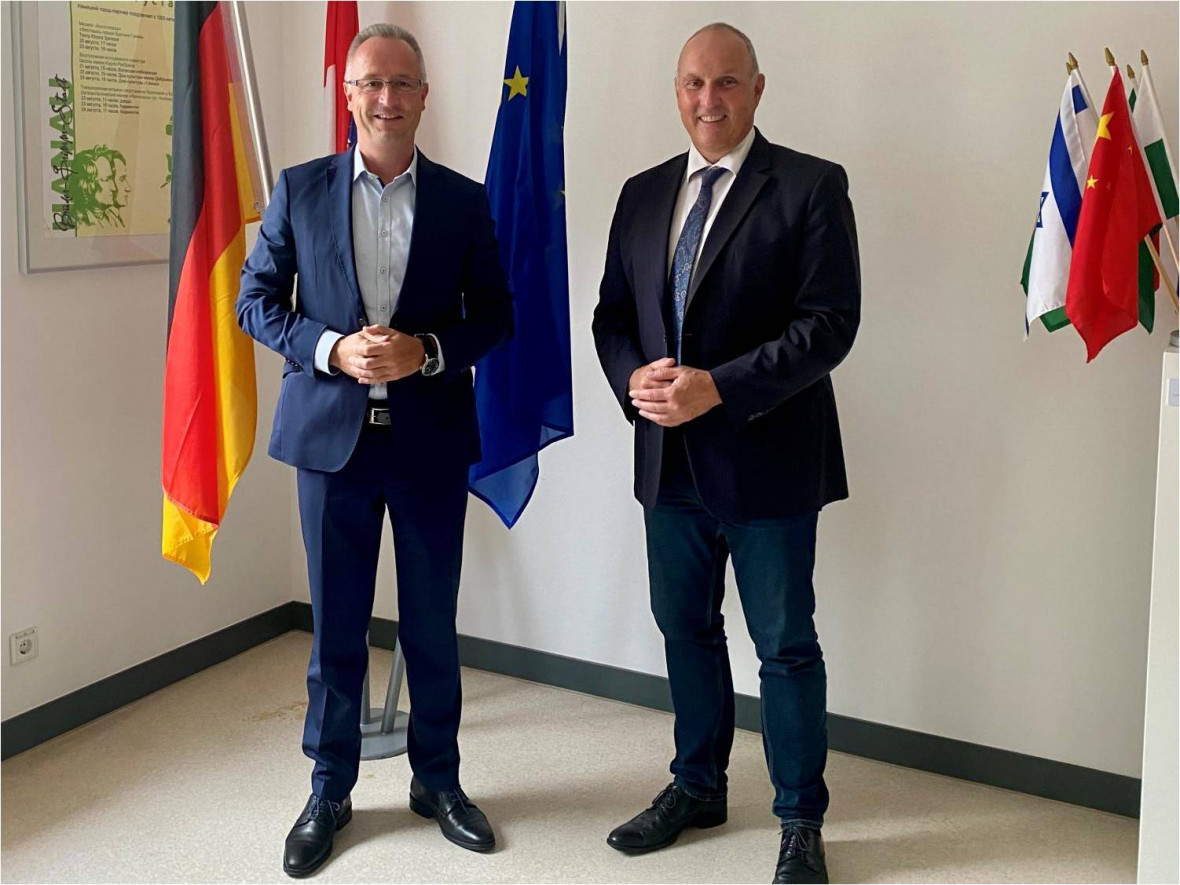 Landtagsabgeordneter Heiko Kasseckert mit Schulleiter Rainer Gimplinger