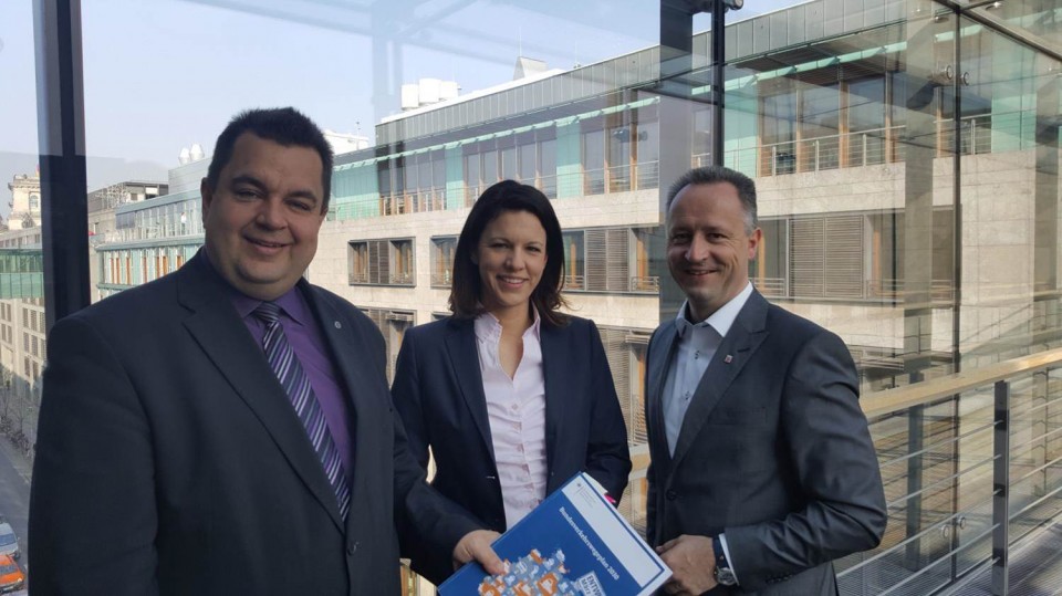 Thomas Viesehon, Dr. Katja Leikert und Heiko Kasseckert Thomas Viesehon, Dr. Katja Leikert und Heiko Kasseckert