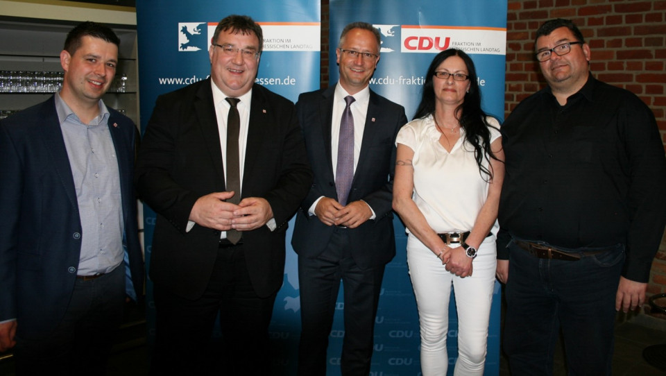 Die beiden Landtagskandidaten Matthias Wettlaufer und Mark Weinmeister mit dem wirtschaftspolitischen Sprecher Heiko Kasseckert sowie CDU-Stadtverbandsvorsitzende Andrea Renner und Fraktionsvorsitzender Lars Kühn Die beiden Landtagskandidaten Matthias Wettlaufer und Mark Weinmeister mit dem wirtschaftspolitischen Sprecher Heiko Kasseckert sowie CDU-Stadtverbandsvorsitzende Andrea Renner und Fraktionsvorsitzender Lars Kühn