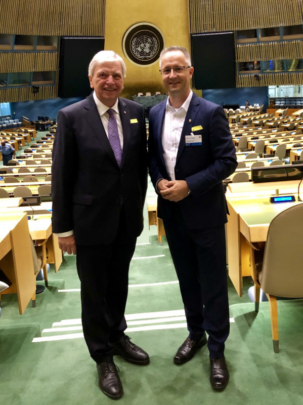 Heiko Kasseckert mit Ministerpräsident Volker Bouffier Heiko Kasseckert mit Ministerpräsident Volker Bouffier